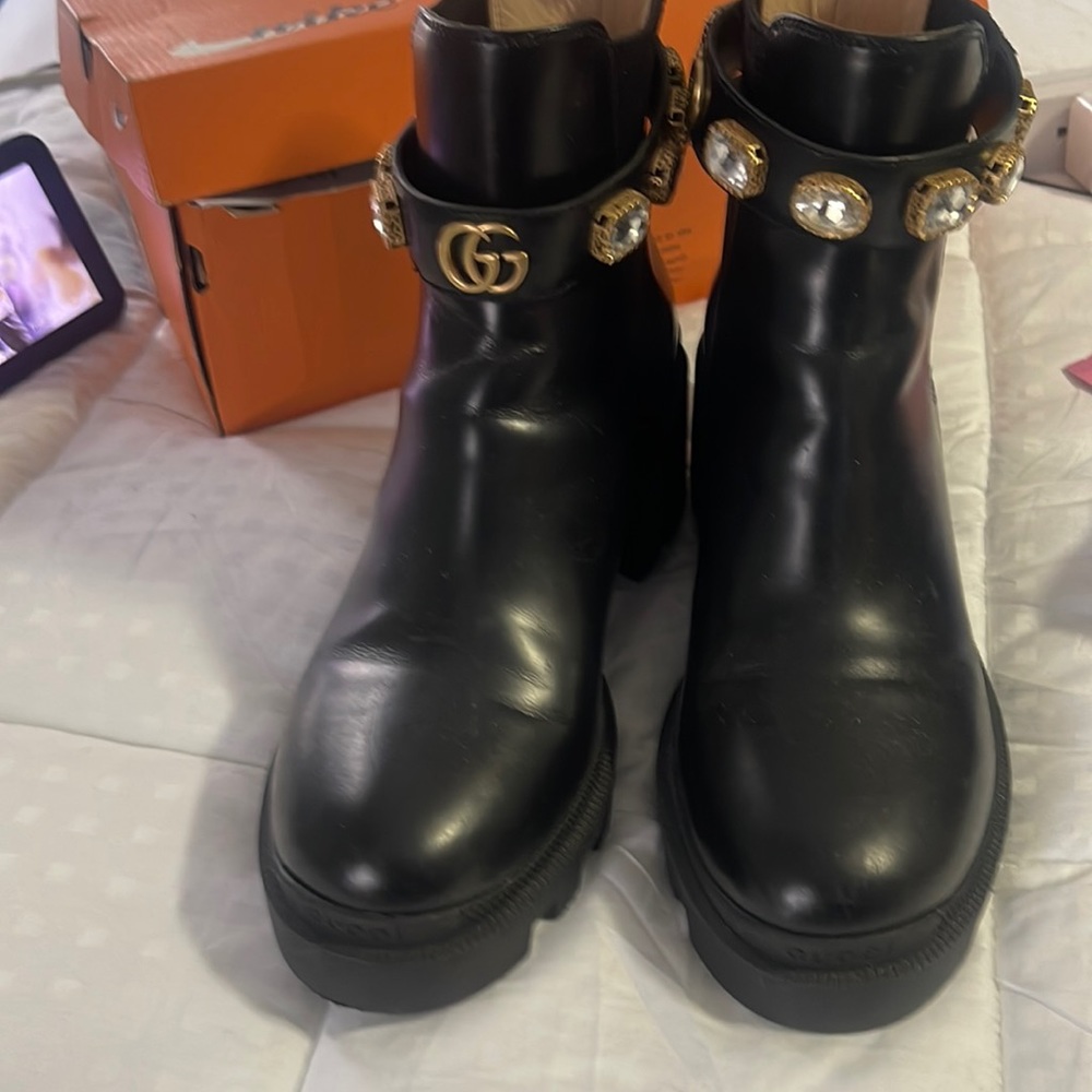 Gucci boot perfect condition worn 2 times ,